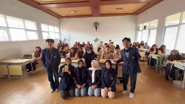 FPH UNIMMA Hadir di MAN 1 Magelang: Melalui ATHENA Project, Mahasiswa Psikologi Redam Tren FOMO dan Insecure