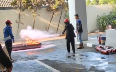 BUKAN CUMA BELAJAR PSIKOLOGI, MAHASISWA MAGANG UNIMMA DI HOTEL ATRIA MAGELANG JUGA BERANI TAKLUKKAN API!