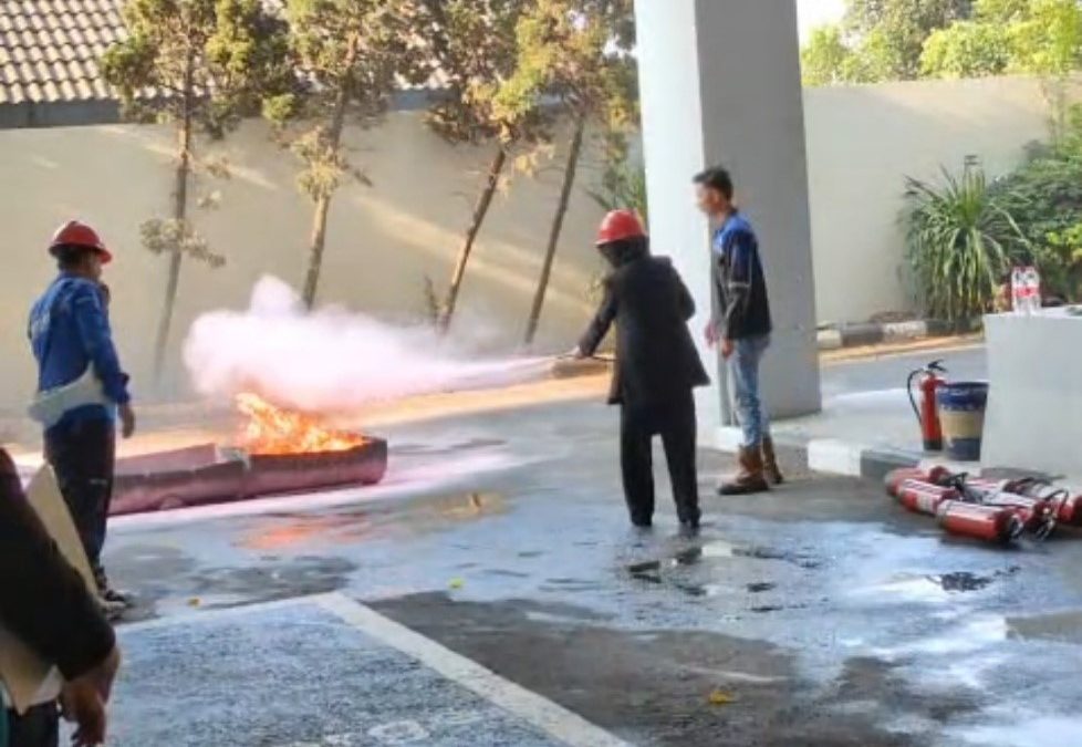 BUKAN CUMA BELAJAR PSIKOLOGI, MAHASISWA MAGANG UNIMMA DI HOTEL ATRIA MAGELANG JUGA BERANI TAKLUKKAN API!